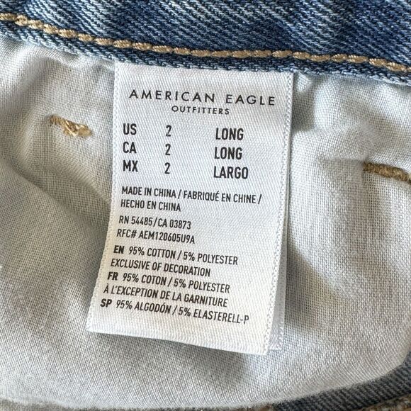 American Eagle SZ 2 LONG Mom Jeans Mid-Rise Whiskered Distressed Light Wash Blue - Picture 11 of 12